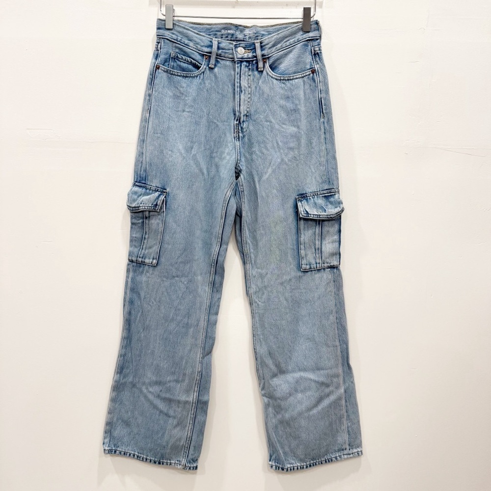 Old Navy Extra High Waisted Sky Hi Wide Leg Cargo Jeans Light Wash Size 2 ‘24